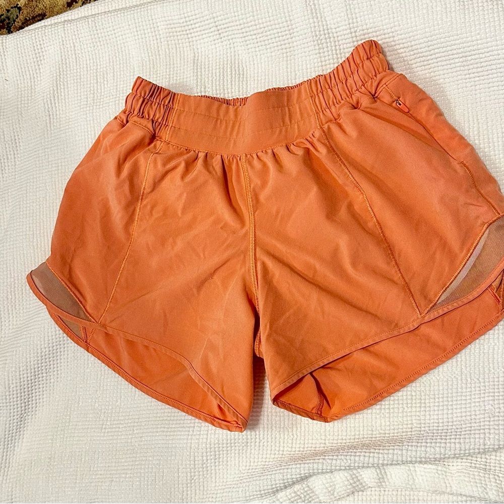 Lululemon Hotty Hot Low-Rise 4” lined shorts in Light Orange. Size 4.